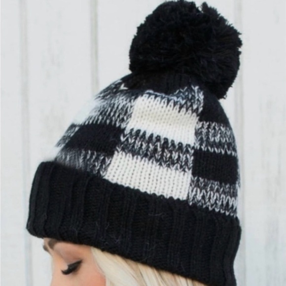 TRENDY Black & White Buffalo Check Pom Winter Hat Beanie - Picture 4 of 4